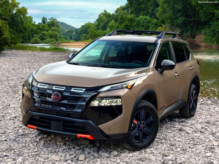 2025 Rogue Rock Creek Edition ©Nissan